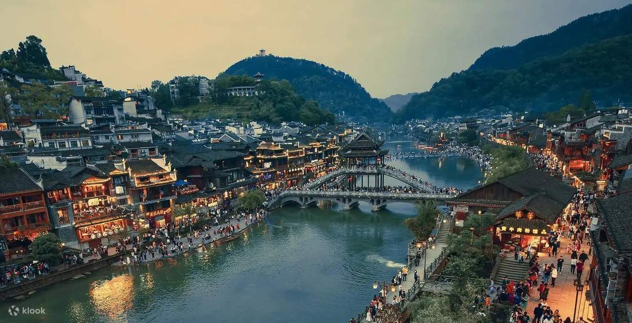 10D9N A Tale of Two Cities: Wonderland Zhangjiajie and Chongqing