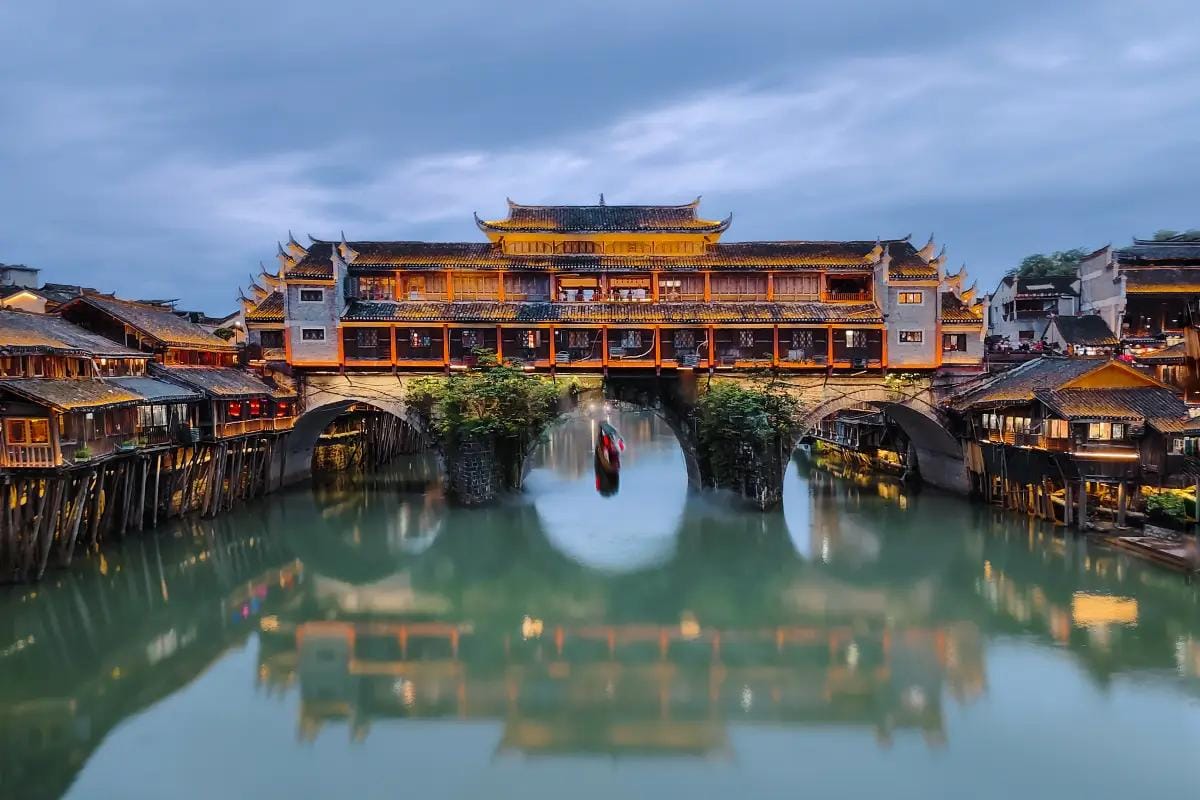 10D9N Zhangjiajie + Seven Star Mountain “City in the Sky” + Two Dams & One Gorge + Ping Mountain “Semporna” Landscape Feast